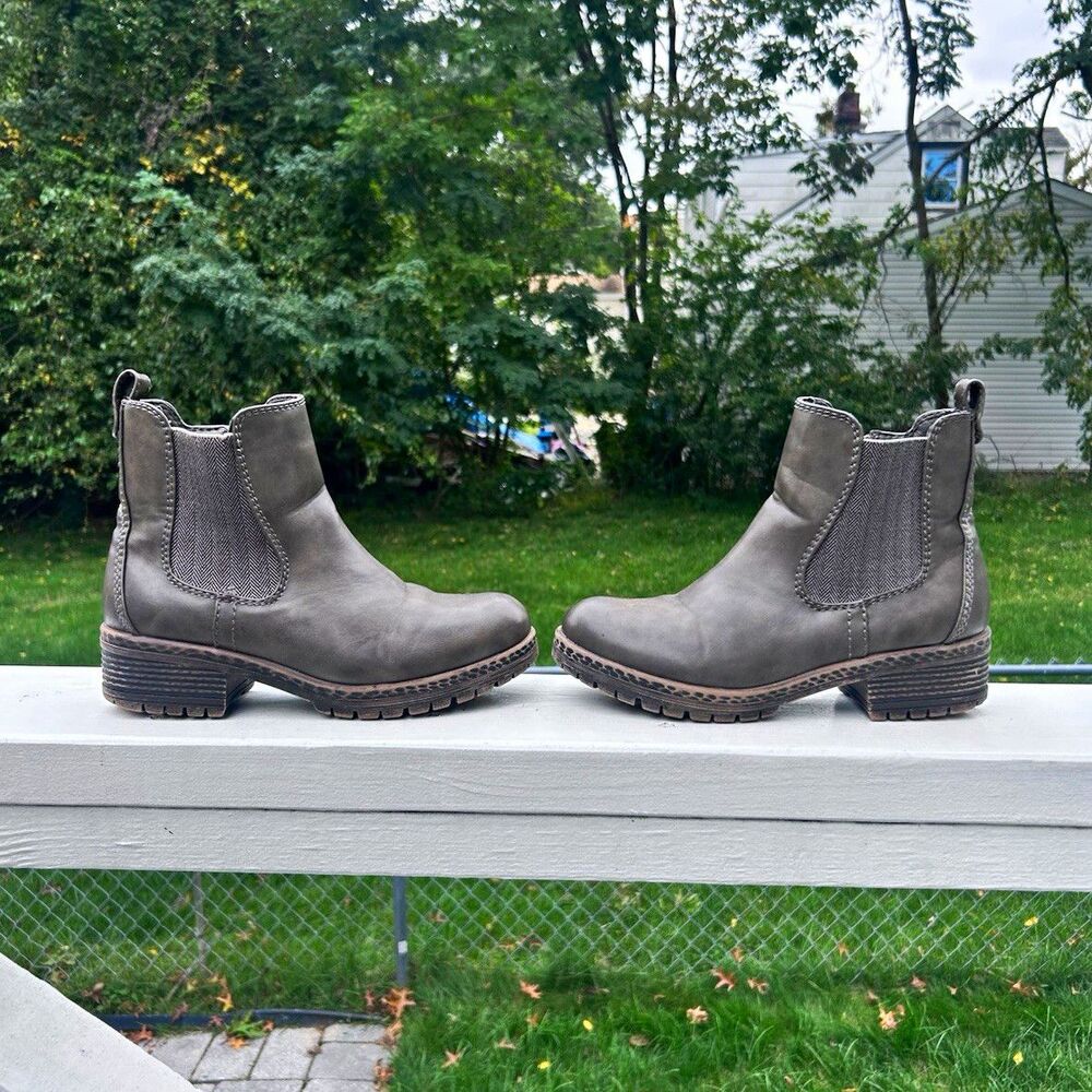 Maurices Women’s Gray Chelsea Ankle Boots Size 7.5 Side Zip Block Heel